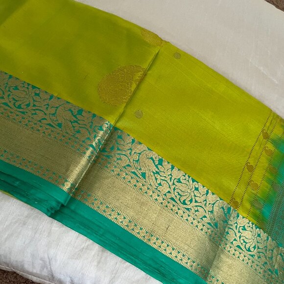 Kanchipuram Pure Silk Saree Green with Red Zari Border & Rich Pallu | Bl. Fabric - Picture 2 of 16